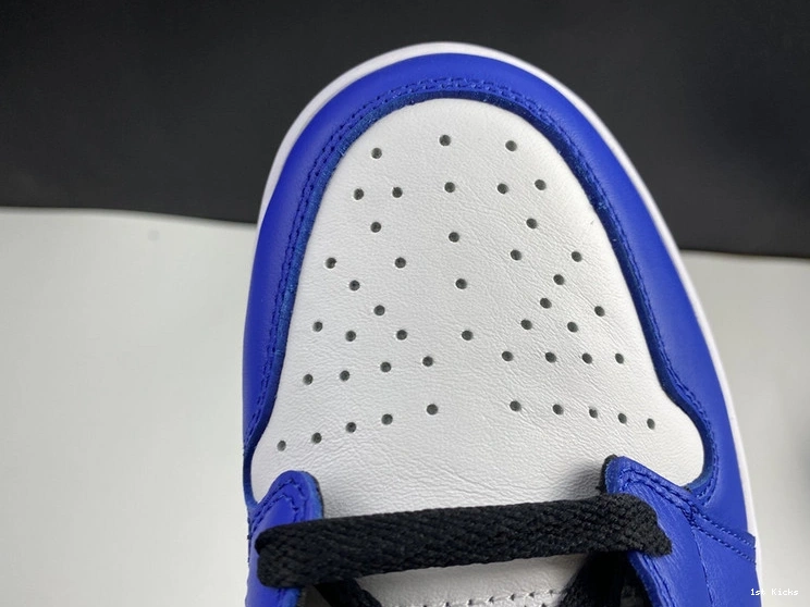 1   Jordan CV0152-401 Sisterhood Mid 0110